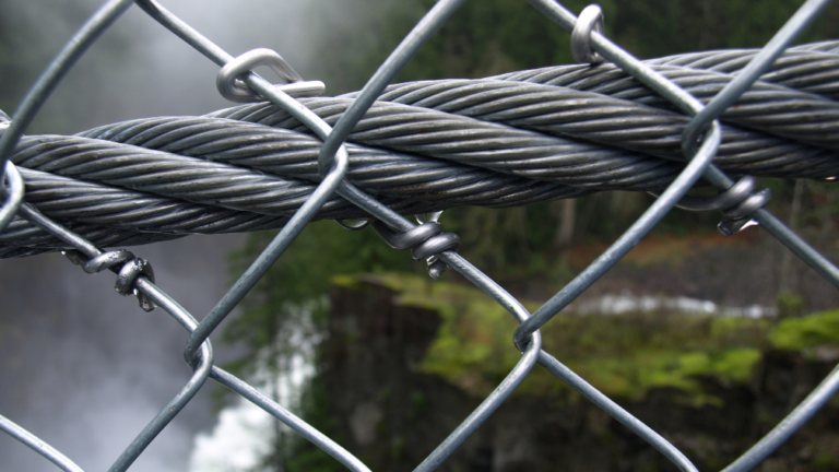 Right-Hand vs Left-Hand Lay Wire Rope: What It Means for Your Application